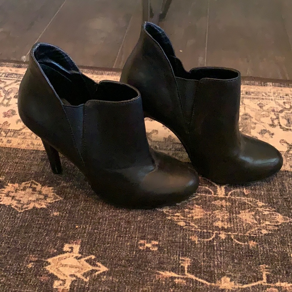 BCBGENERATION booties